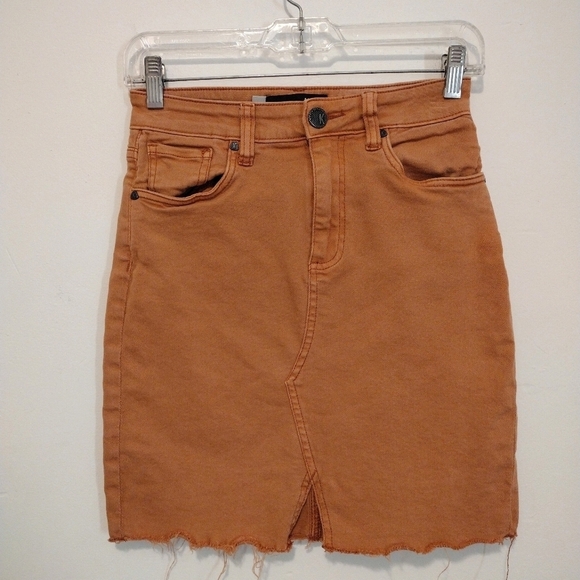 Kut from the Kloth - Hannah Jean Skirt - Picture 3 of 14